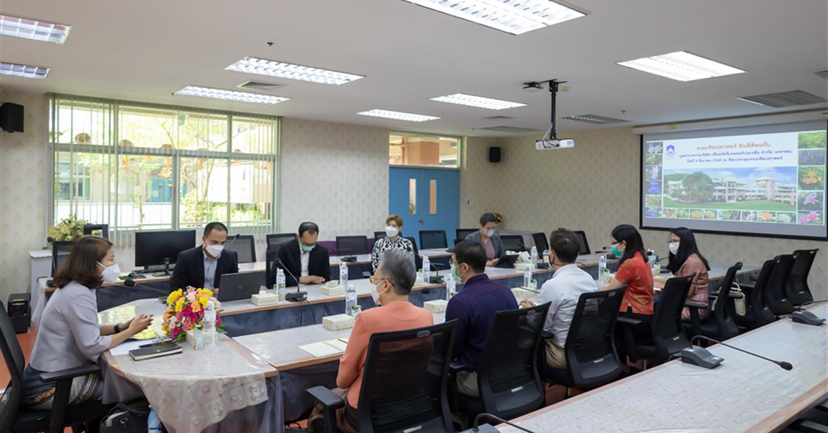 คณะศิลปศาสตร์ให้การต้อนรับ Central Retail Corporation